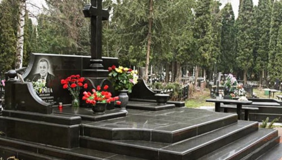 Особенности эксклюзивных надгробий и правила ухода за ними